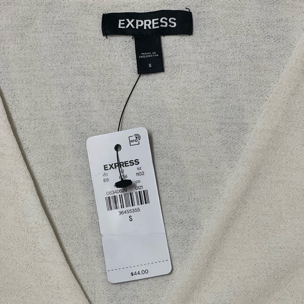 NWT Express Relaxed V-Neck Ruched Tee Size Small - Picture 9 of 11